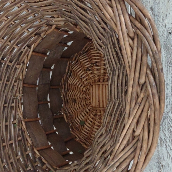 LARGE Vintage Wicker Easter Basket - Picture 5 of 10
